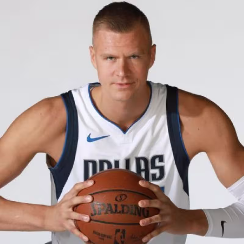 Kristaps Porzingis regresa a la NBA por todo lo alto