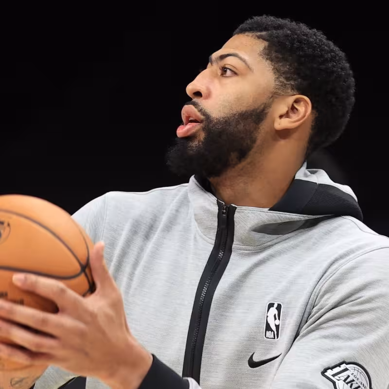 Anthony Davis podría jugar con LeBron James en los Lakers.