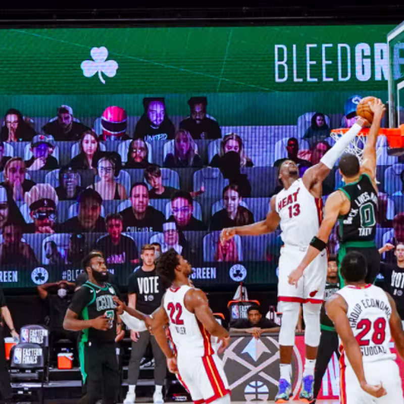 El taponazo de Adebayo ante Tatum en la prórroga en el Heat-Celtics.