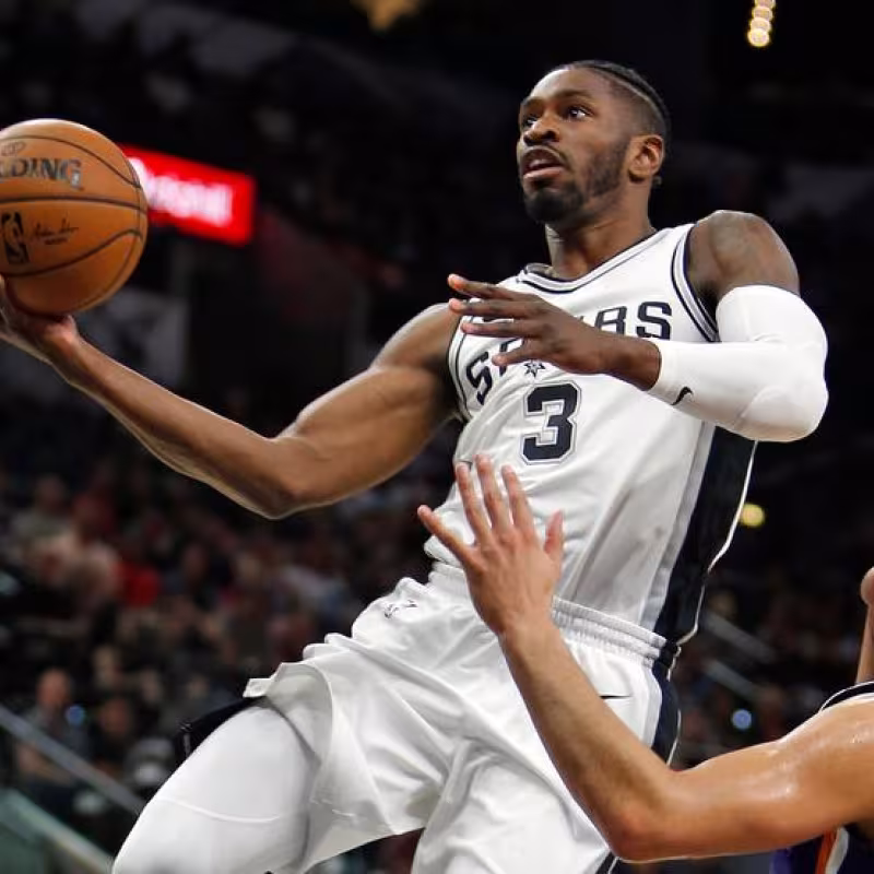 Los Spurs cortan a Brandon Paul