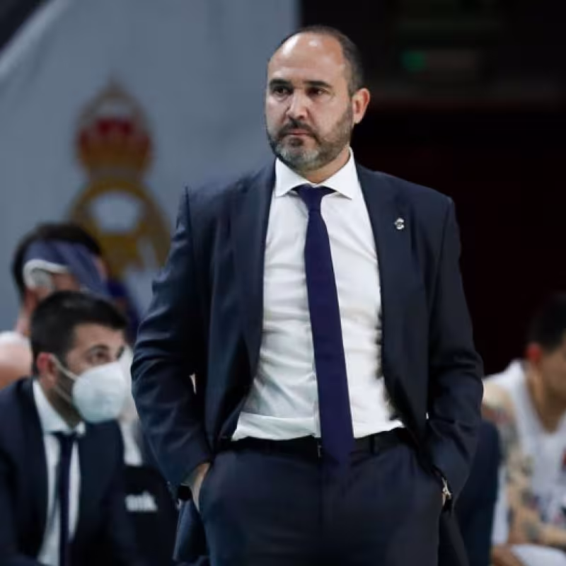 Chus Mateo pasa de Pablo Laso en su presentación y tira de madridismo: "Me enganché desde muy pequeño al Real Madrid"