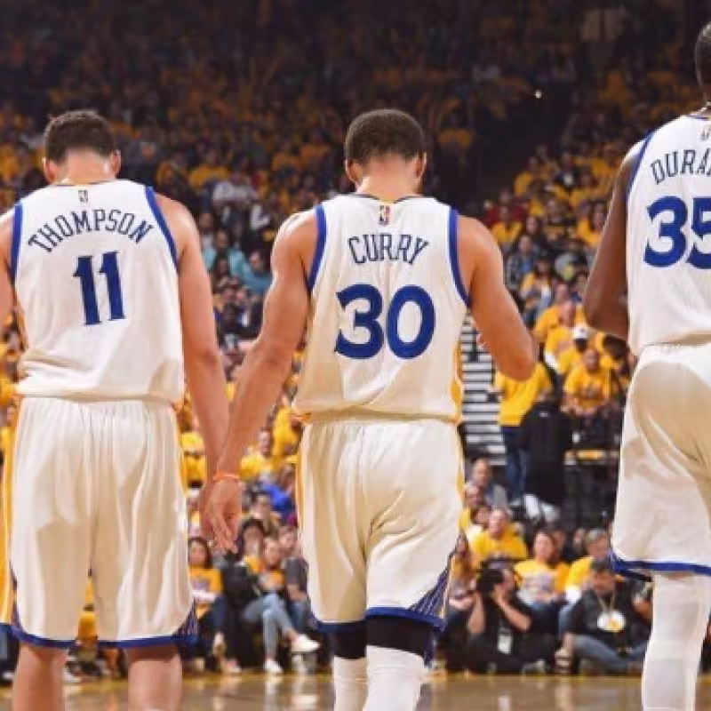 Stephen Curry, Klay Thompson y Kevin Durant, jugadores de Golden State Warriors.