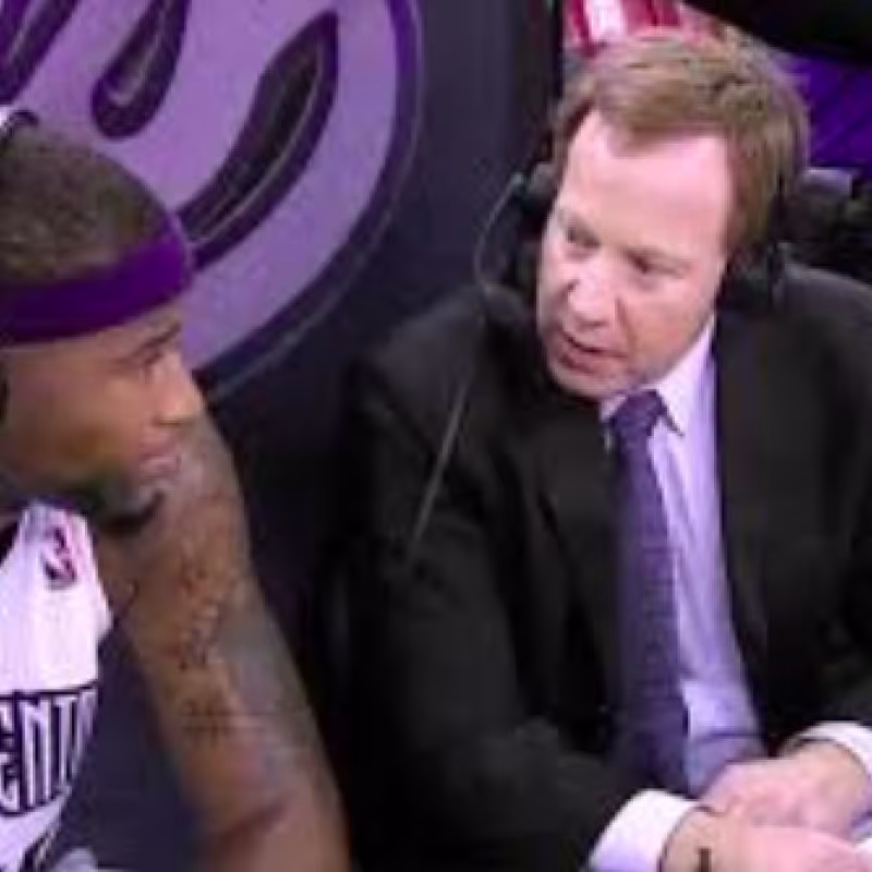 DeMarcus Cousins y Grant Napear, en una entrevista que no volverá a repetirse.