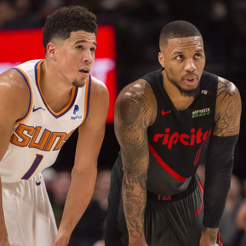 Devin Booker y Damian Lillard, en un Suns-Blazers.