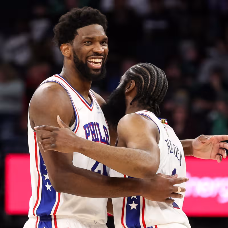 Embiid y Harden, buen entendimiento. Foto: gettyimages