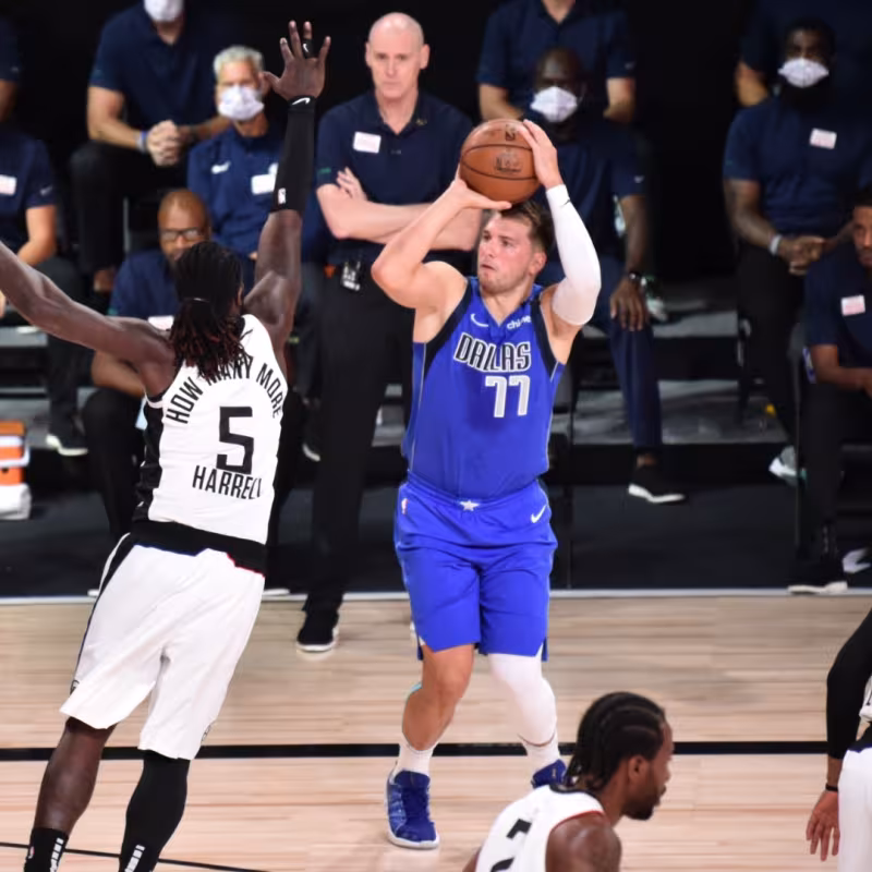 El bonito gesto de Montrezl Harrell disculpándose con Luka Doncic antes del partido