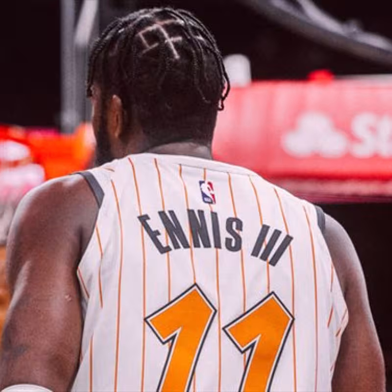 Fichajes NBA: James Ennis III y Alize Johnson firman contratos temporales
