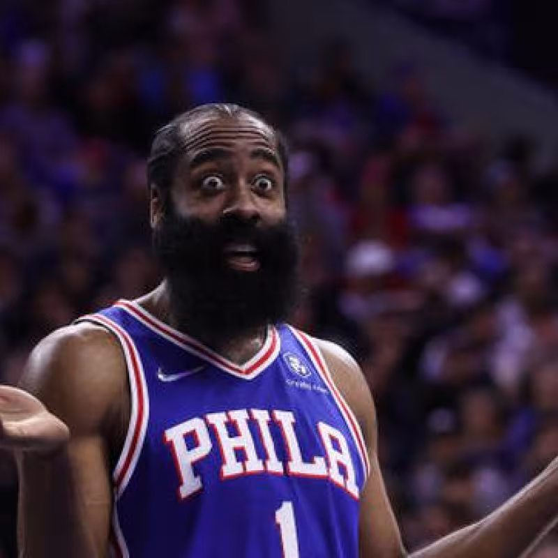 James Harden, entrenando con Philadelphia 76ers.