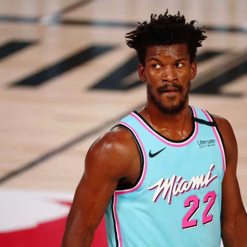 Jimmy Butler, molestias en su hombro derecho. Foto: gettyimages