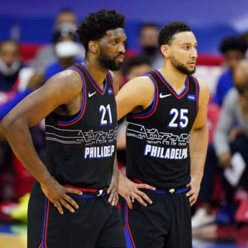 Joel embiid y Ben Simmons durante un encuentro con Philadelphia Sixers "Foto: Sir Charles In Charge"