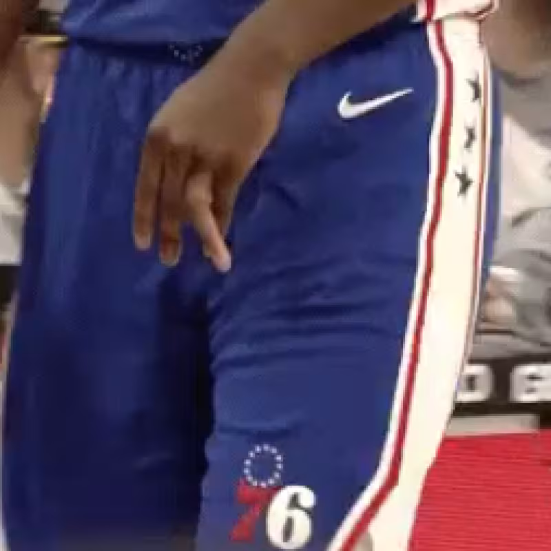 Joel Embiid se fractura el dedo: Las imágenes te dejan con el cuerpo cortado