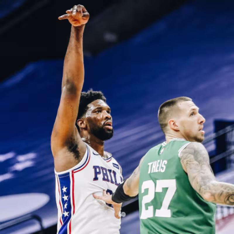 Joel Embiid impone su ley ante Boston Celtics para darle el triunfo a los Sixers