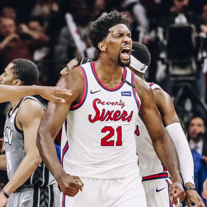 Tapón brutal de Joel Embiid en la última décima para decidir el duelo ante los Nets