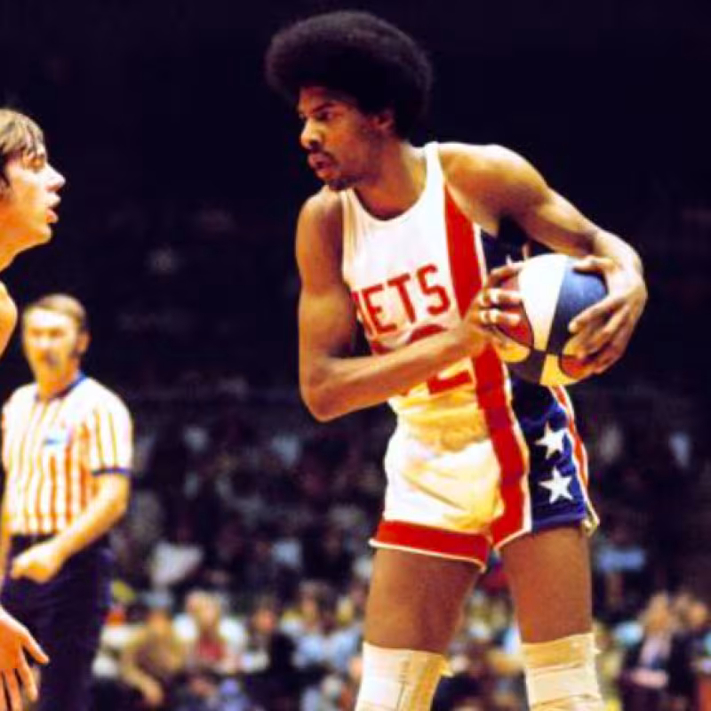 Julius Erving, uno de los mejores de la historia de los Nets.