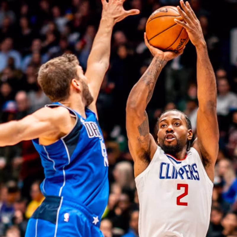 Doncic y Porzingis pueden con Leonard en su cierre de pretemporada
