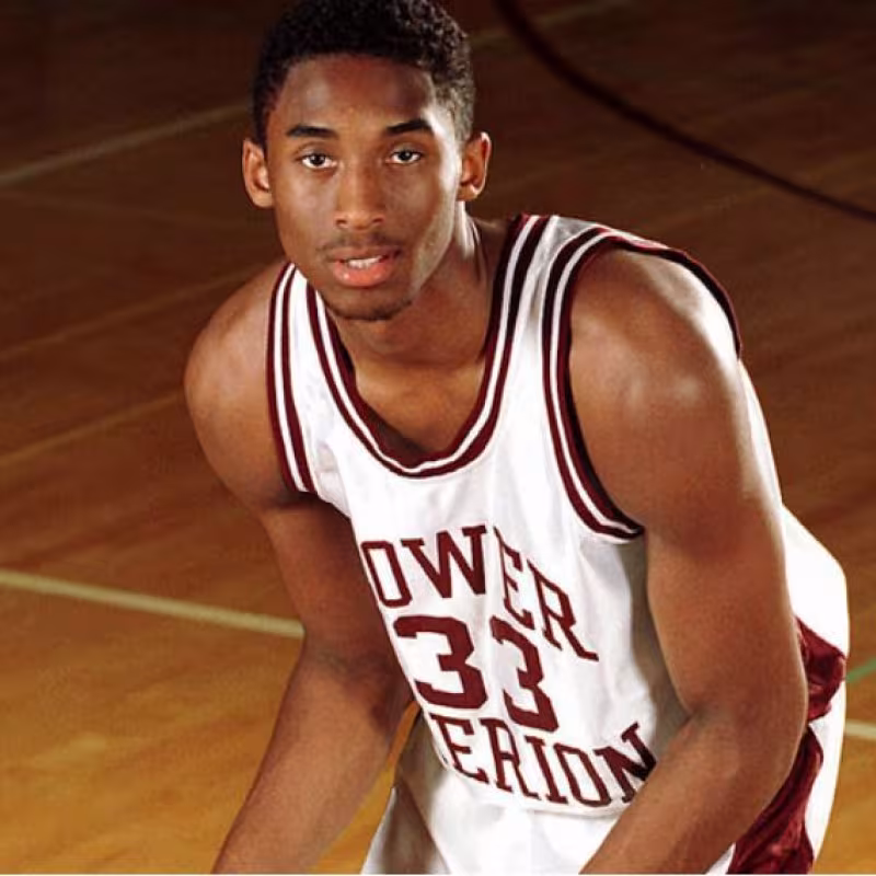 Philadelphia Sixers medita retirar el número de Universidad de Kobe Bryant