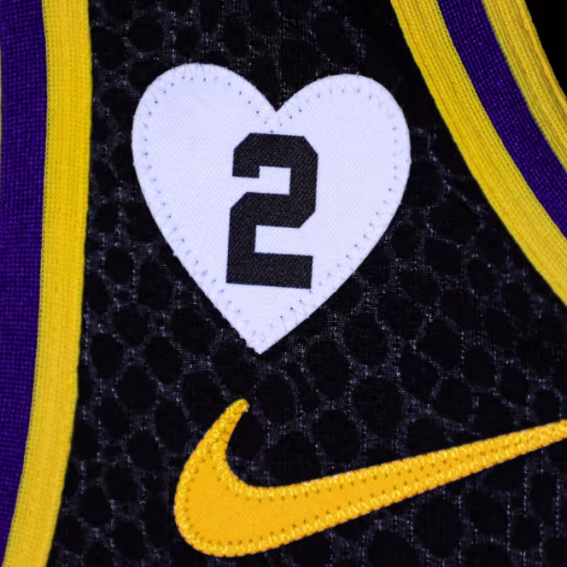 El precioso homenaje de Los Angeles Lakers a Kobe Bryant en su camiseta el 24/8