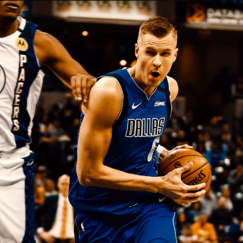 Kristaps Porzings, estrella de los Mavs.