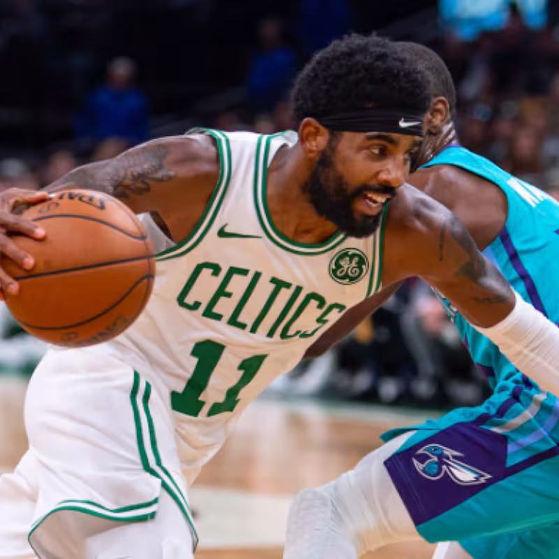 Kyrie Irving, entrenando con los Celtics. Foto: @celtics