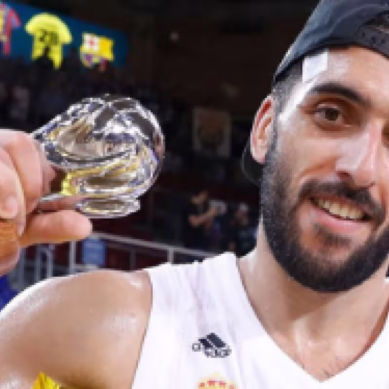 Facundo Campazzo se sale mientras la NBA le observa