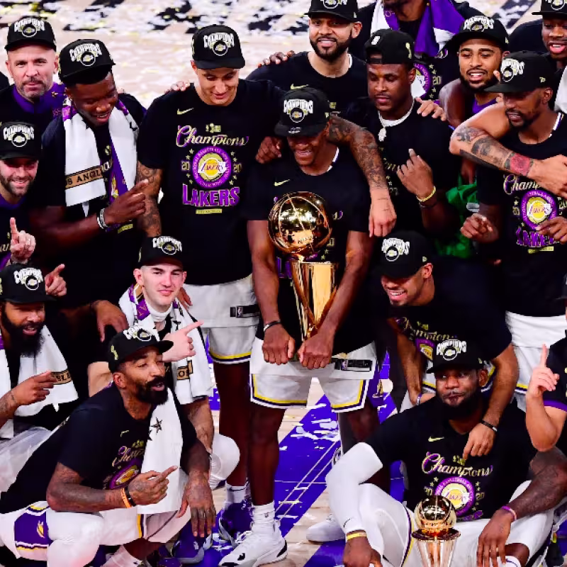 Rob Pelinka: "Kobe y Gianni nos han guiado durante toda la temporada"