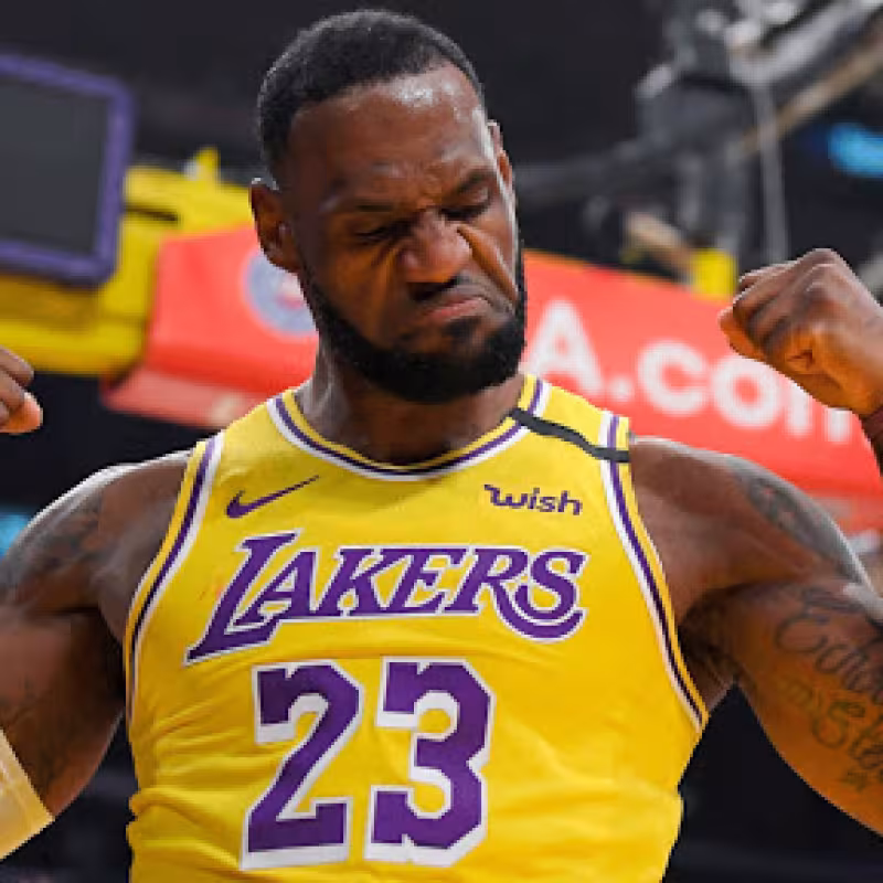 La camiseta homenaje de Lebron James a Kobe Bryant en el primer entrenamiento