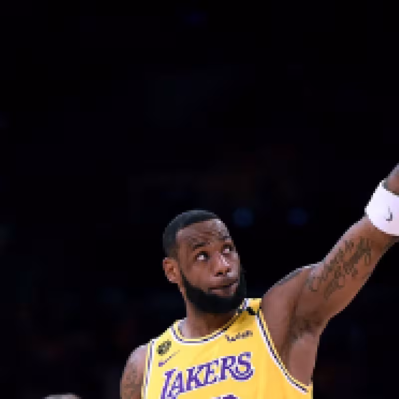 Las camisetas de LeBron y Kobe son las más vendidas después del anillo