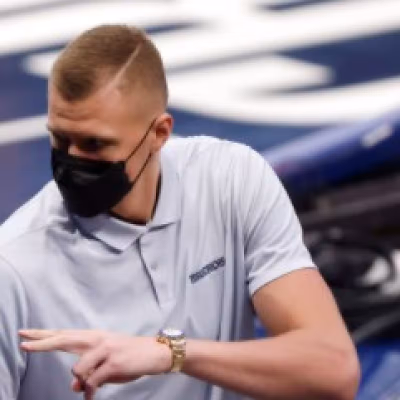 Kristaps Porzingis: "Es solo un poco de rigidez en la espalda"