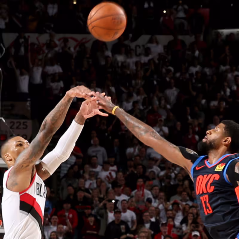 Lillard se eleva para el triple final. Foto: nba.com