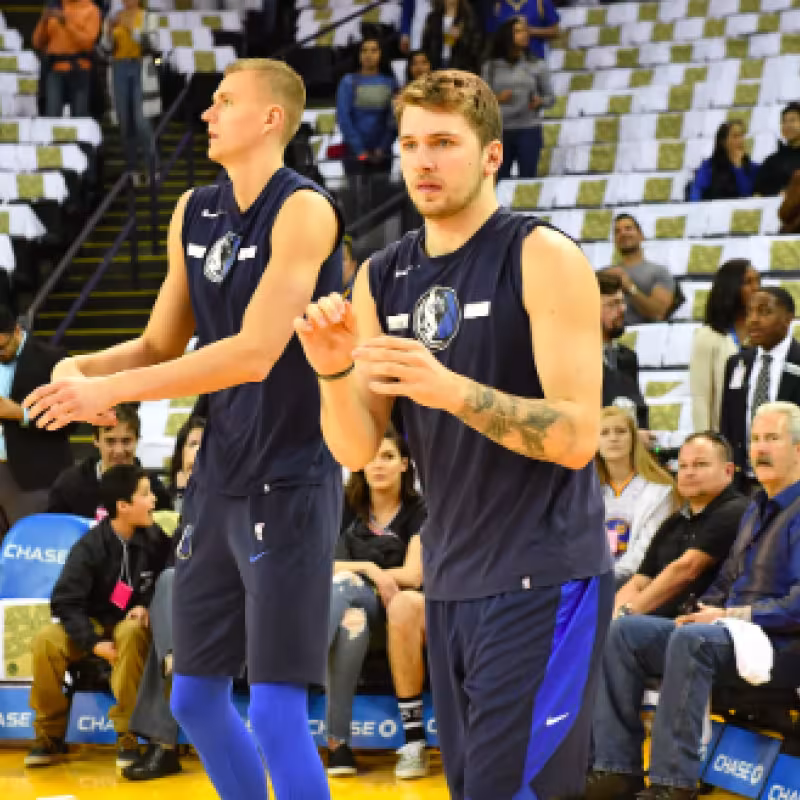 Luka Doncic y Kristaps Porzingis, con Dallas Mavericks.