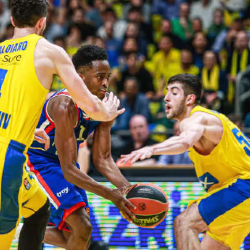 Maccabi frena la racha de Efes y Baskonia gana a domicilio
