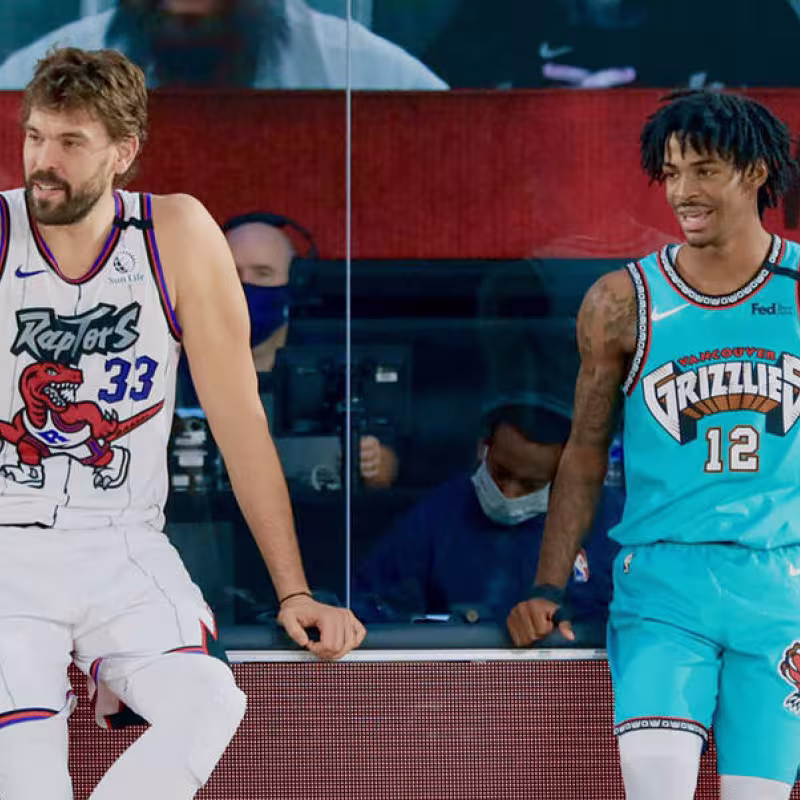 Marc Gasol y Ja Morant, en un Raptors-Grizzlies de hace tres temporadas. 
