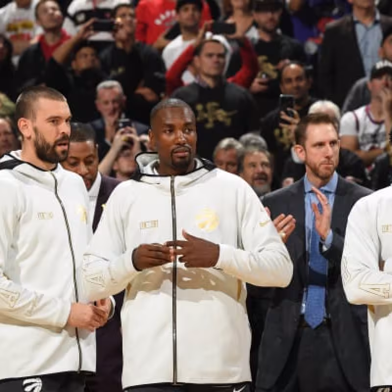 Marc Gasol y los Raptors llegan a Orlando con un mensaje antirracista en el autobús