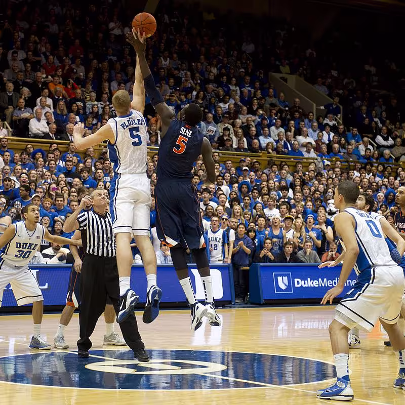 La NBA amenaza romper el monopolio de jóvenes de la NCAA. Foto: gettyimages