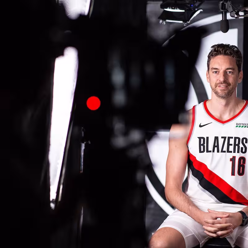 Pau Gasol, en su día de presentación con los Blazers.