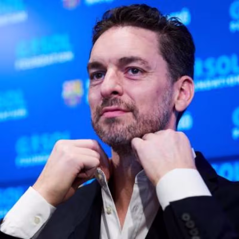 Pau Gasol niega la posibilidad de que él o su hermano Marc jueguen en el FC Barcelona