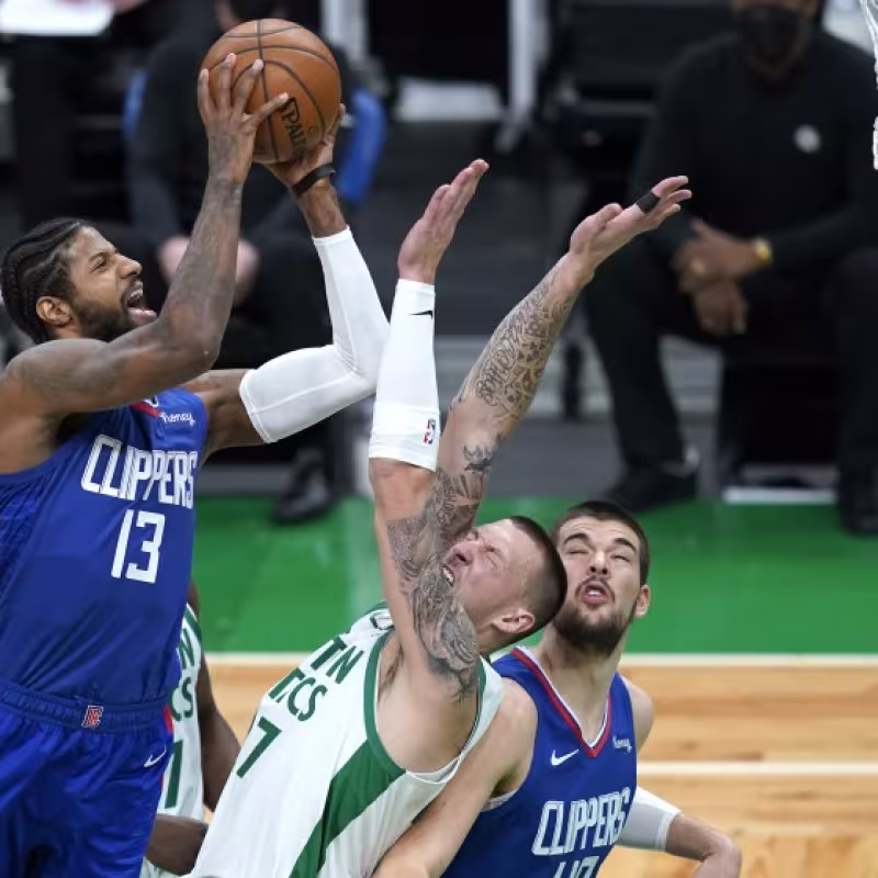 Paul George y sus graves problemas en el Clutch Time