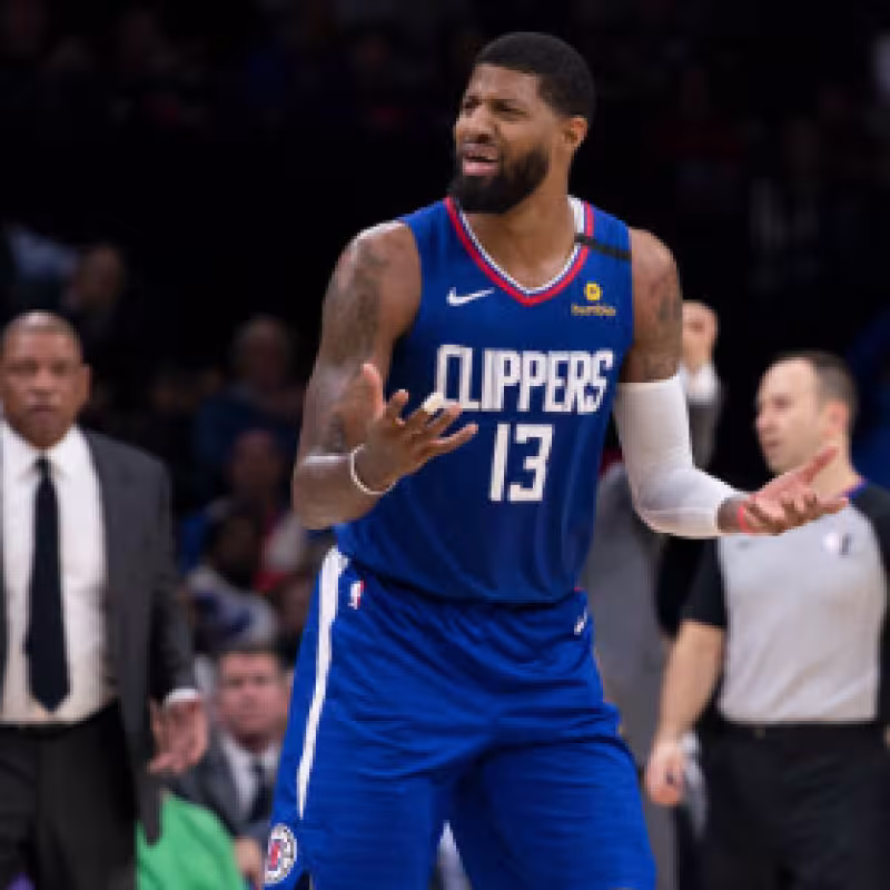 La NBA multa a Paul George con 35.000$ por quejas arbitrales