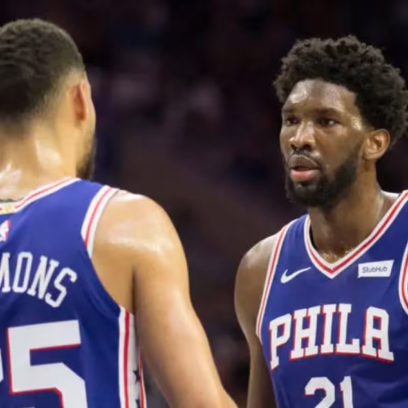 Joel embiid y Ben Simmons durante un encuentro con Philadelphia Sixers "Foto: Sir Charles In Charge"