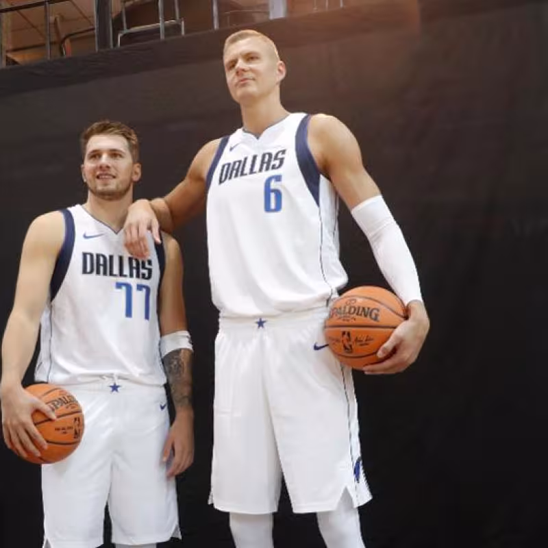 Kristaps Porzingis y Luka Doncic | Foto: getty images