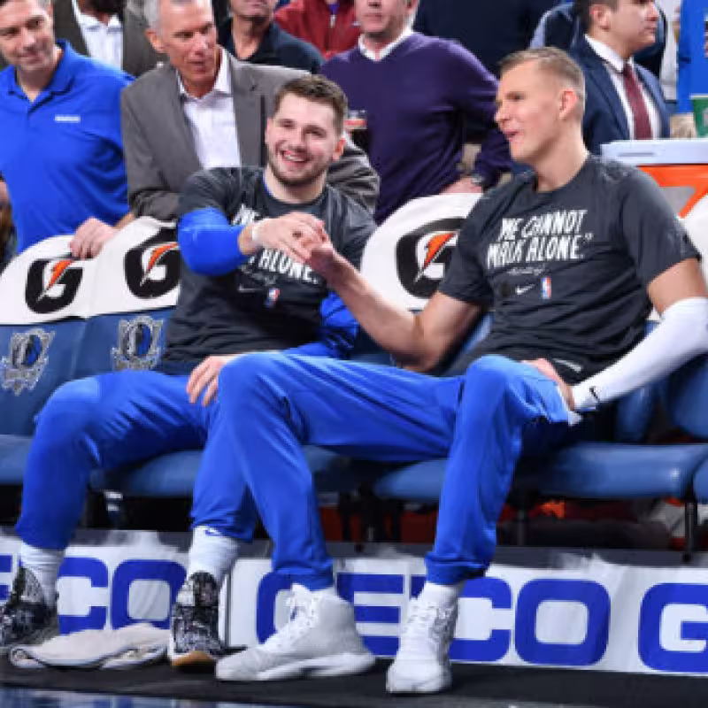 Luka Doncic y Kristaps Porzingis hablan de su entendimiento en pista. Foto: gettyimages