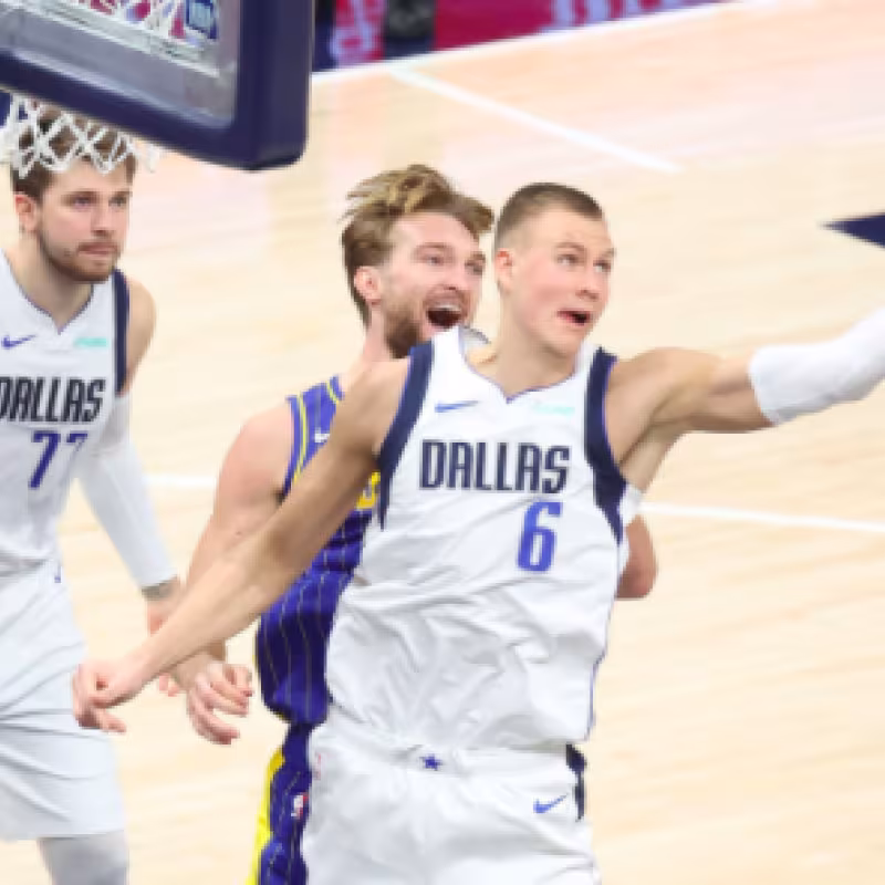Porzingis y Doncic lideran a los Mavericks en Indiana