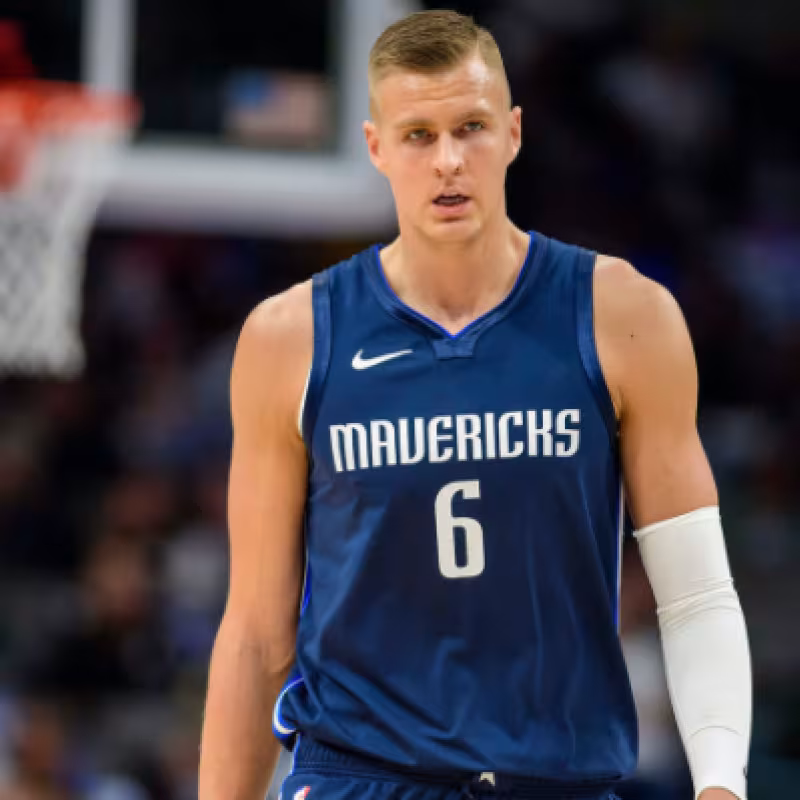 Gran noticia para los Mavs de Doncic: Kristaps Porzingis vuelve a entrenar 