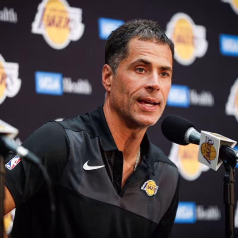 Robert Pelinka y su firme candidatura a Ejecutivo del Año en la NBA