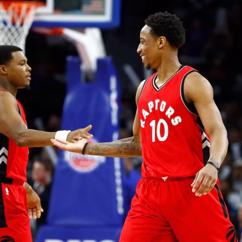 DeMar DeRozan y Kyle Lowry en un partido con los Toronto Raptors.