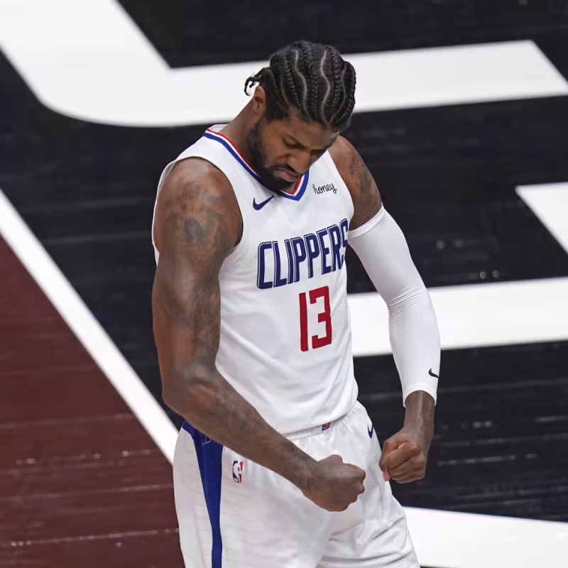Paul George en un partido con Los Angeles Clippers.