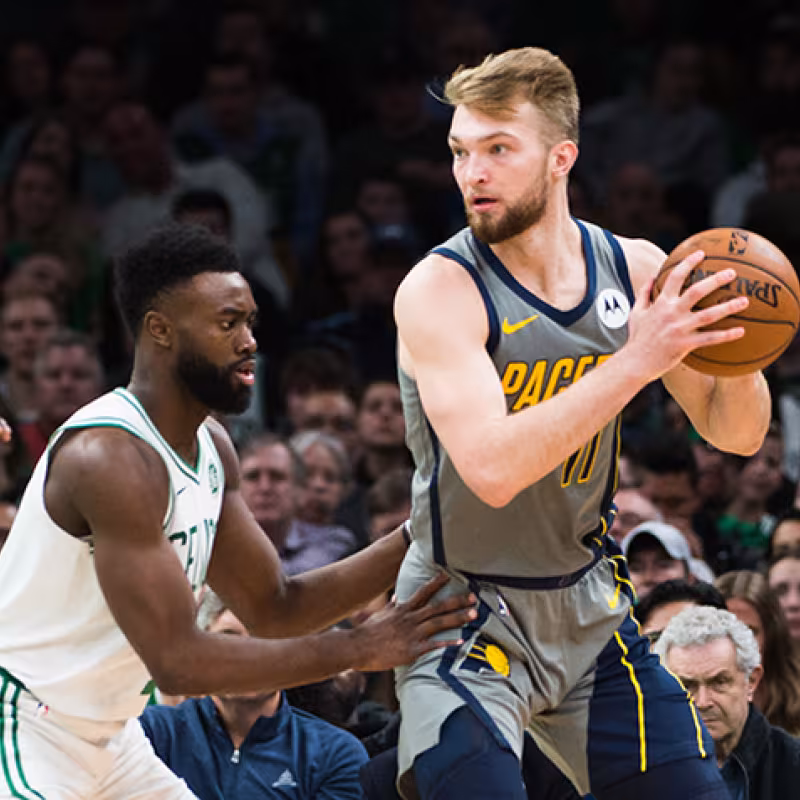 Sabonis y Brown en un Celtics-Pacers.