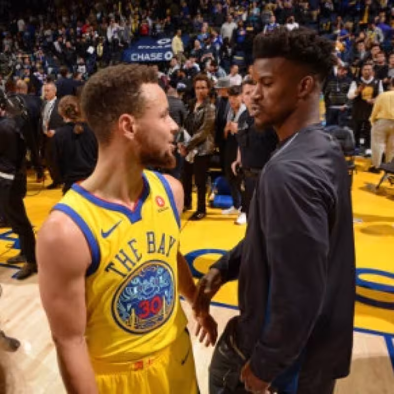 Stephen Curry y Jimmy Butler, jugadores de la NBA.