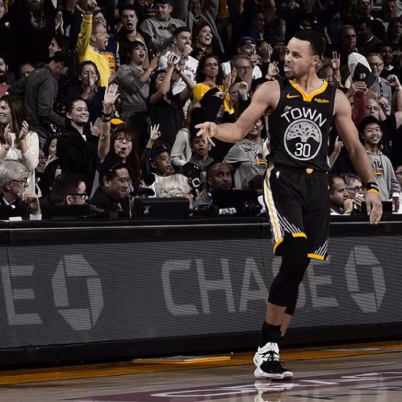 Stephen Curry y Kevin Durant doblegan a los Clippers con 77 puntos
