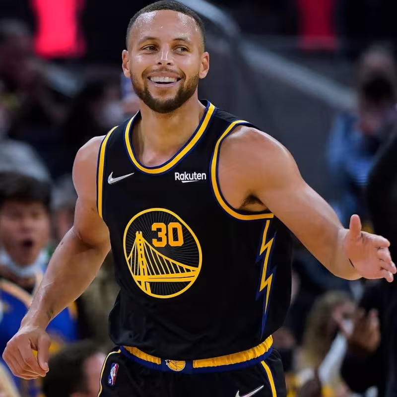 Curry da un golpe sobre la mesa en la lucha por el MVP tras la victoria de los Warriors contra Denver